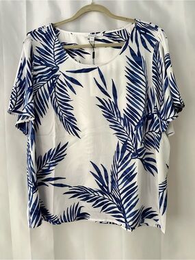 Chico's Size 2 White Top with Blue Palm Print Flutter Sleeves Tropical